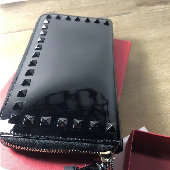 ❗️SOLD ❗️VALENTINO Rockstud Wallet - Picture 2 of 5